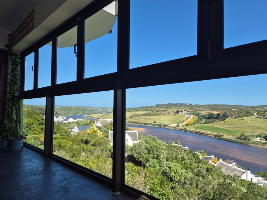 5 Bedroom Property for Sale in Stilbaai Oos Western Cape